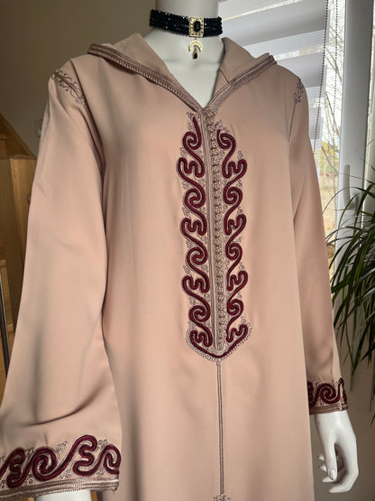 Djellaba Qamar - Beige poudré/Bordeaux